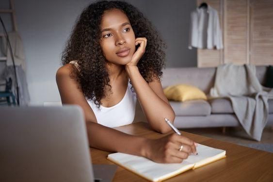 The insights gained from looking back on the past year are invaluable [Freepik]