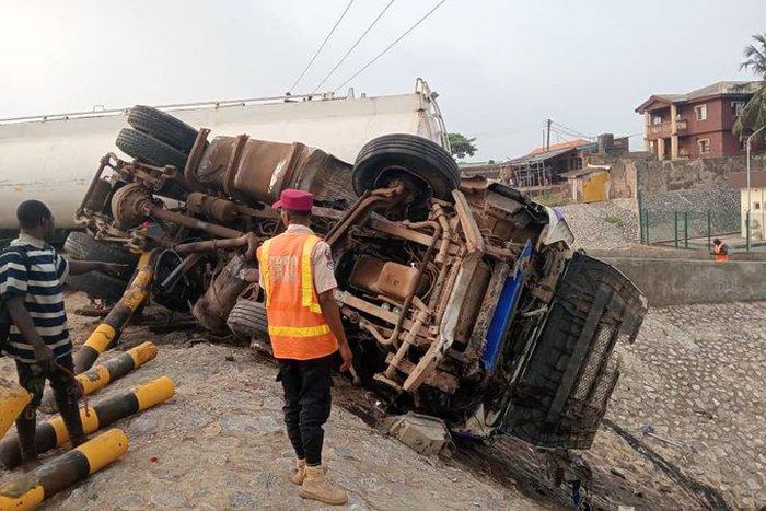 Accident claims 3 lives on Lagos-Ibadan expressway [The Punch]