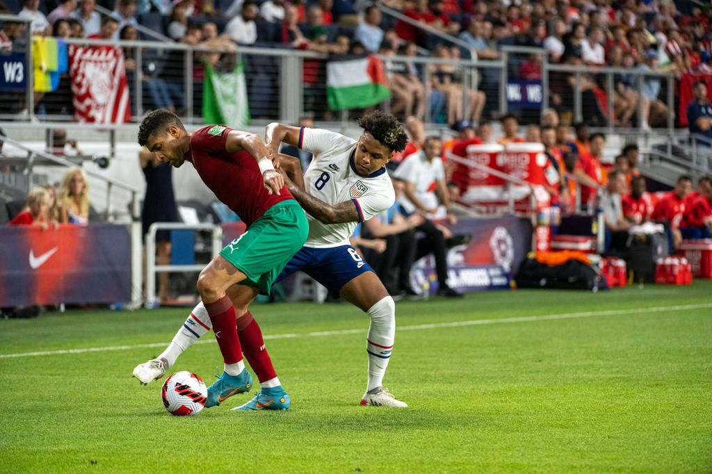 United States midfielder WESTON MCKENNIE 8 fights for the ball against Morocco defender ADAM MASINA 3 during an International Friendly, Länderspiel, Nationalmannschaft at TQL Stadium in Cincinnati, Ohio. United States 3:0 Morocco Cincinnati United Stat...