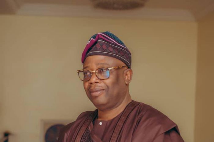 Jide Ipinsigba [The Niche]