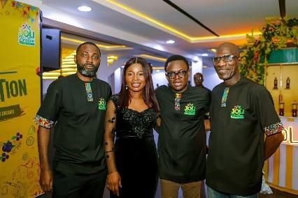 Drink, savour, celebrate! The new Hydr8 100 & D’Vybe are your next favourite drinks