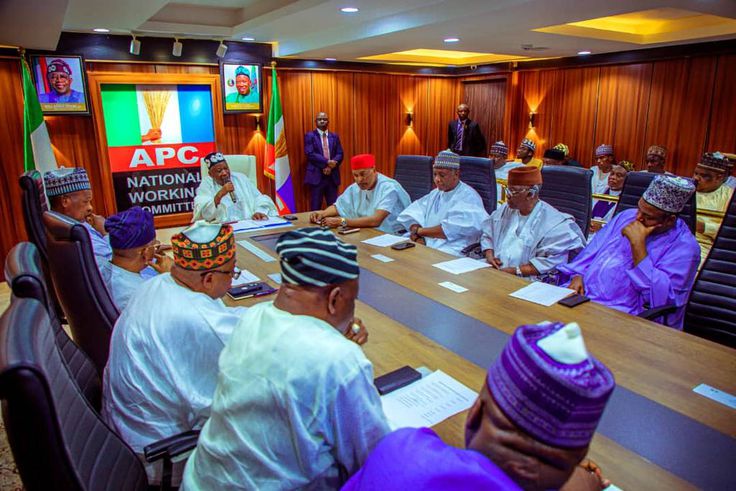 Ganduje inaugurates committee to reconcile Akeredolu and his deputy. [Twitter:@dawisu]