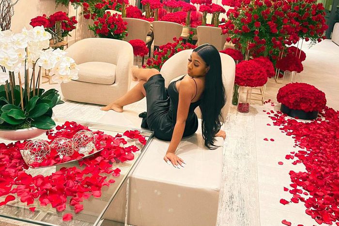 Here's a picture of Yung Miami with over a thousand red roses, Nigerian women were more concerned with the logistic of cleaning it up [Yungmiami/Twitter]