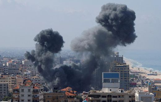 Smoke rises following Israeli strikes in Gaza, October 7, 2023.Mohammed Salem/REUTERS