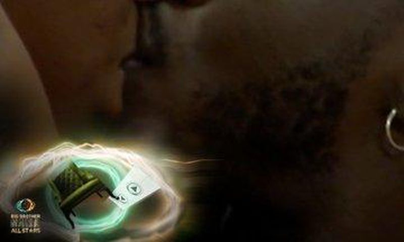 Soma and Angel share first kiss on 'BBNaija All Stars' [Twitter/BBNaija]