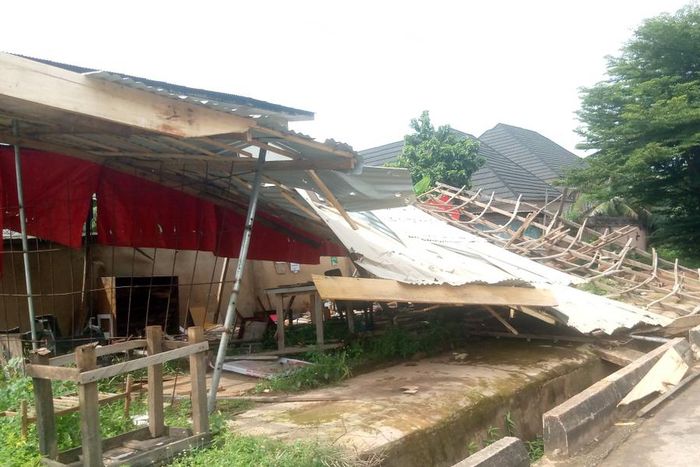 100 micro businesses operating around  ukwu-orji, Ekwulobia street and ministry of land area all around the Anambra government house have been displaced.