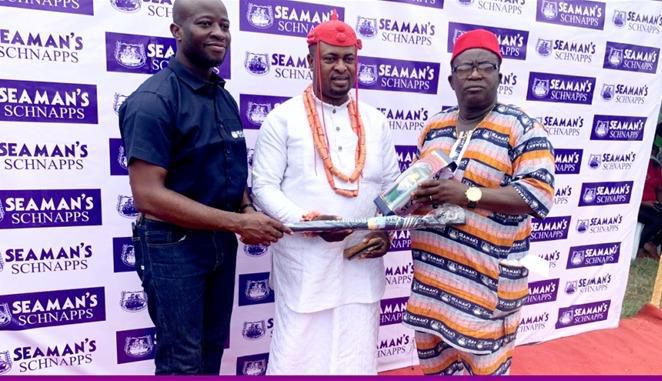 L-R Kester Ifeadi, President of Organization For The Advancement Of Anioma Culture, Ifeanyi Okowa, Executive Governor of Delta State and other Dignitaries at Anioma Festival 2023