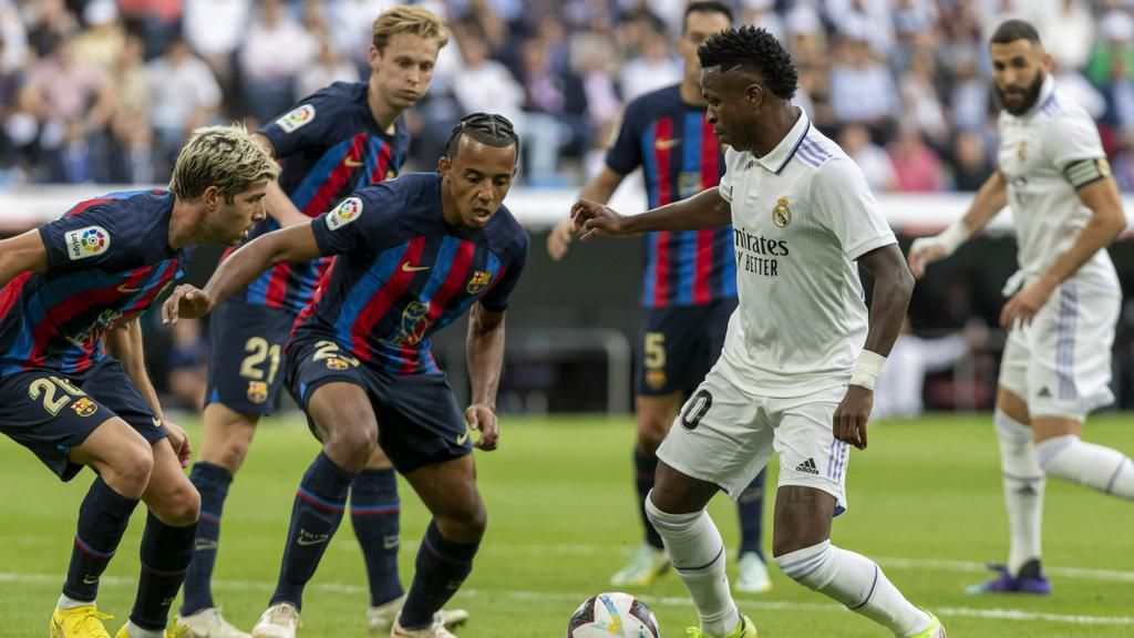 Reactions as Drake loses 450 million naira betting Barcelona to beat Real Madrid