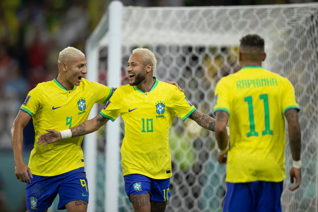 Both Neymar and Richarlison celebrating