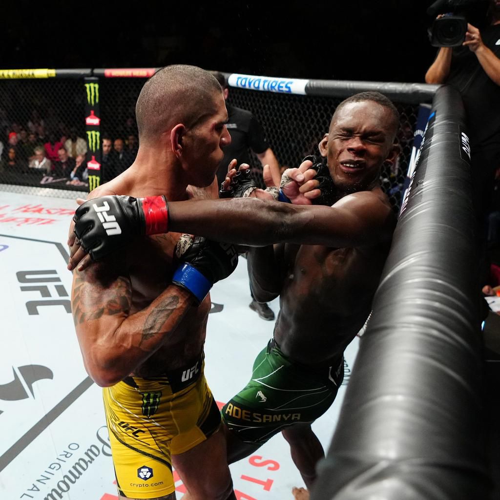 Adesanya makes the same mistake Usman made in the 5th round, Nigerian boys lose UFC titles in 2022.