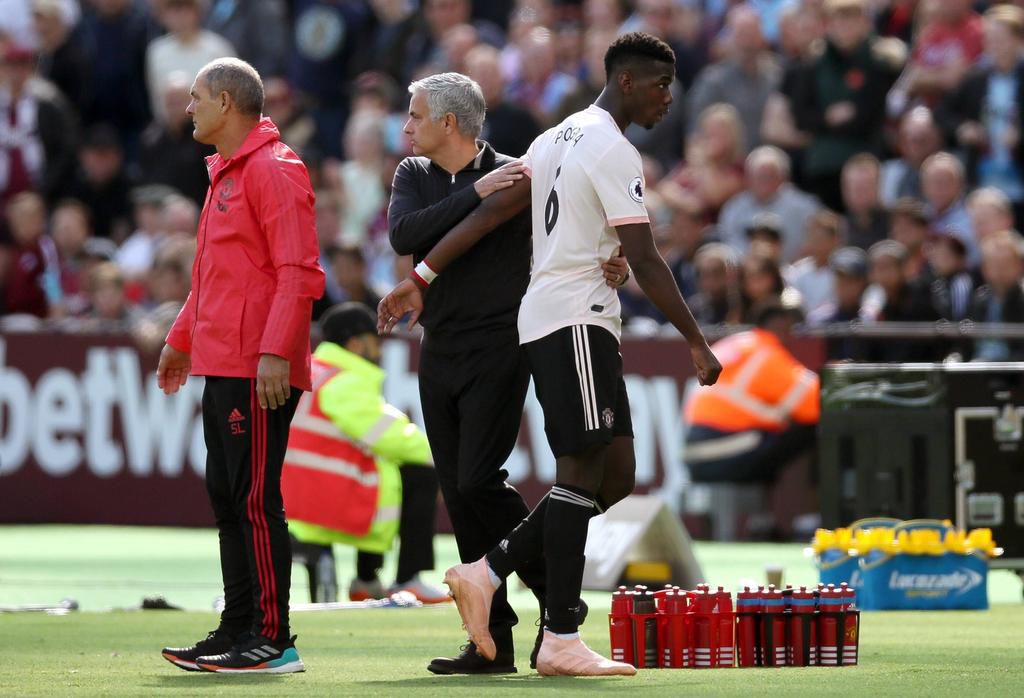 West Ham United v Manchester United ManU - Premier League - London Stadium Manchester United s Paul Pogba and Manchester United Manager Jose Mourinho during the Premier League match at the London Stadium