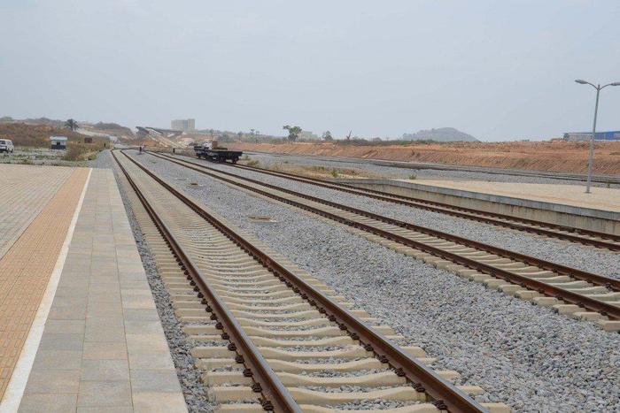 FG orders use of anti-theft materials to curb vandalism on Kaduna-Kano rail line. [Daily Nigerian]