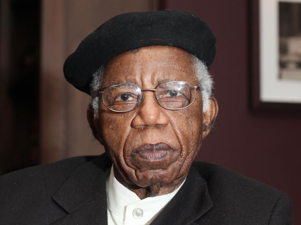 Chinua Achebe [thoughtco]