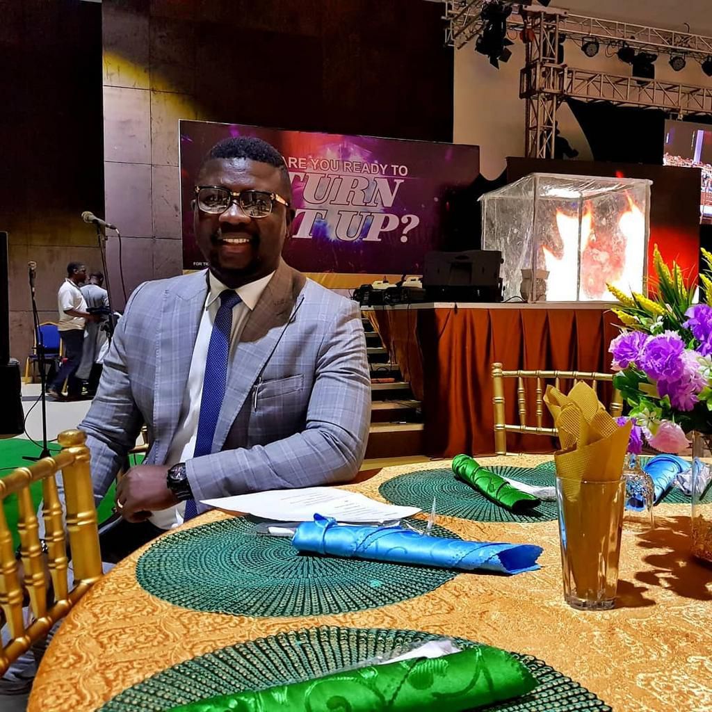 Seyi Law has encouraged his IG followers to move away from being so guarded. [Instagram/seyilaw1]