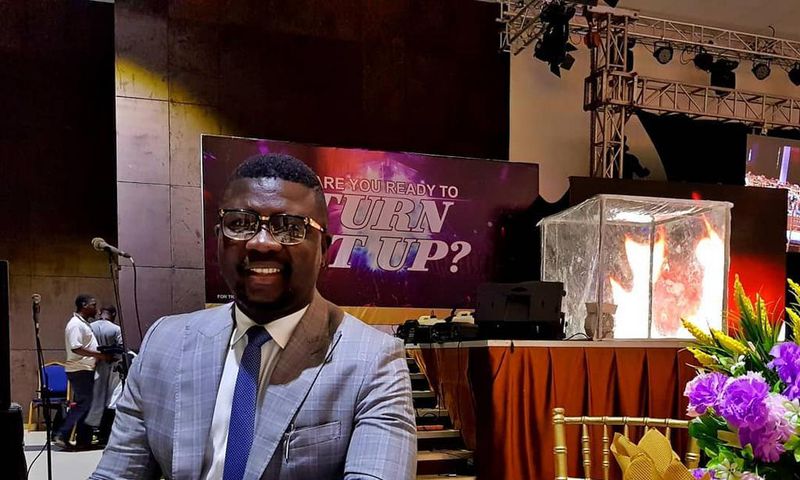 Seyi Law has encouraged his IG followers to move away from being so guarded. [Instagram/seyilaw1]