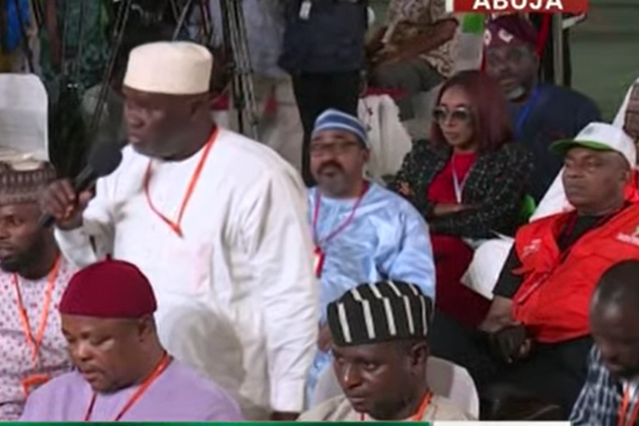 Agent accuses INEC of not providing refreshments at collation centre. [YouTube:Channels]