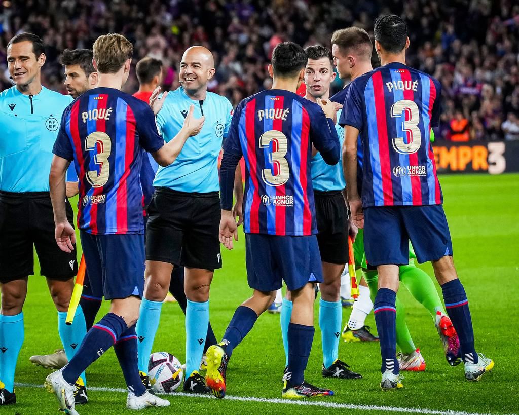 Barcelona honored Piqué by wearing his kit ahead of his final match for the club
