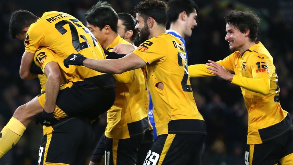 Wolves defeated Gillingham 2-0 to advance to the Carabao Cup quarter-final