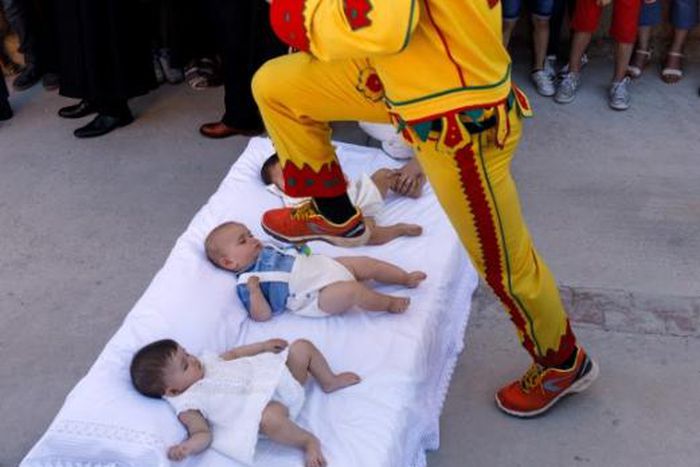 The baby jumping festival, El-colacho [Eye]