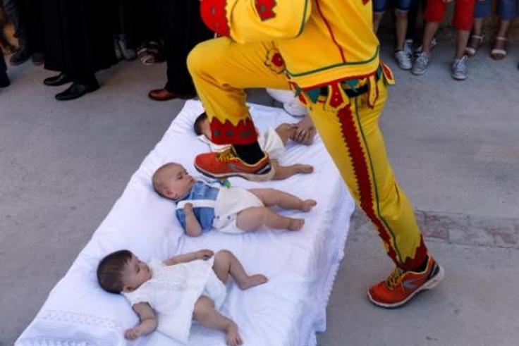 The baby jumping festival, El-colacho [Eye]