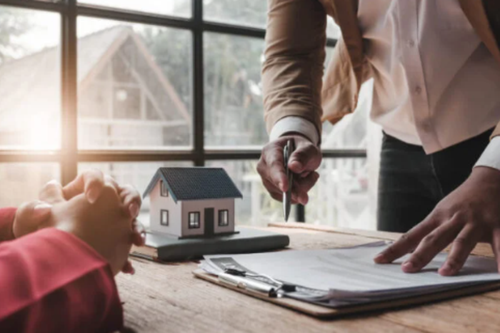 Estate agents [Boston.com]