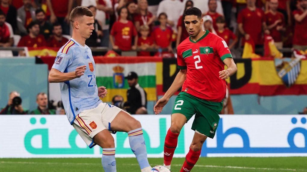 Spain's Dani Olmo (L) contests against Morocco's Achraf Hakimi