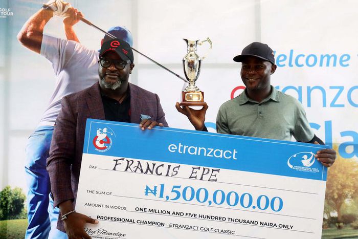 eTranzact MD/CEO, Niyi Toluwalope, presents a trophy and cash prize to the eTranzact Golf Classic champion, Francis Epe.