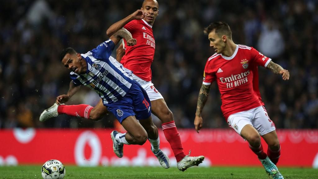 It rained fouls and cards in the Portuguese top match between Porto and Benfica