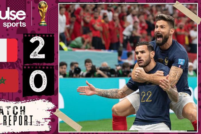 Hernandez celebrates with Giroud.