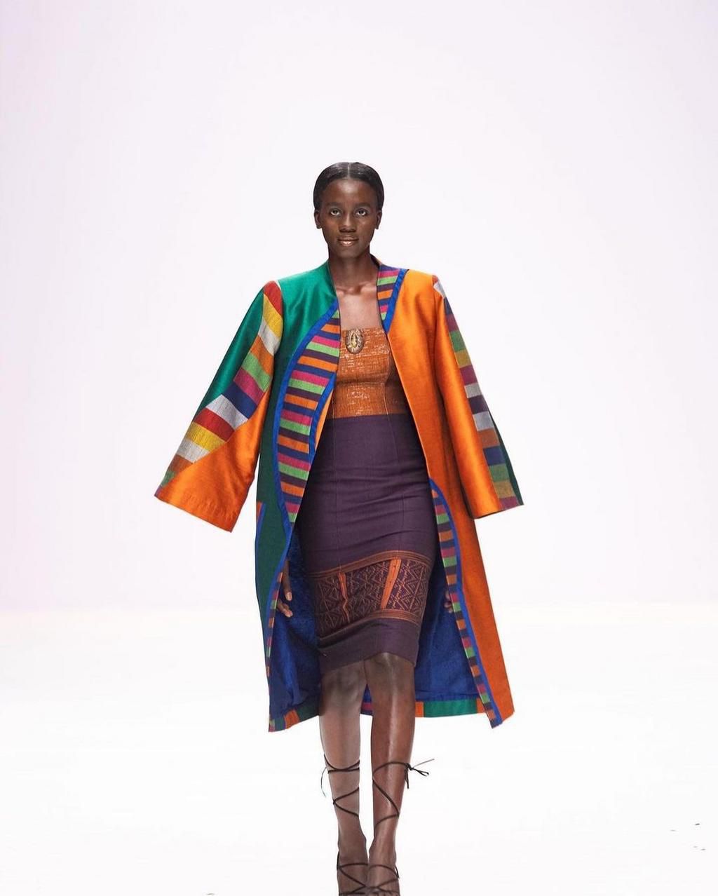 The tailoring of this jacket is exquisite [Insignaonline]