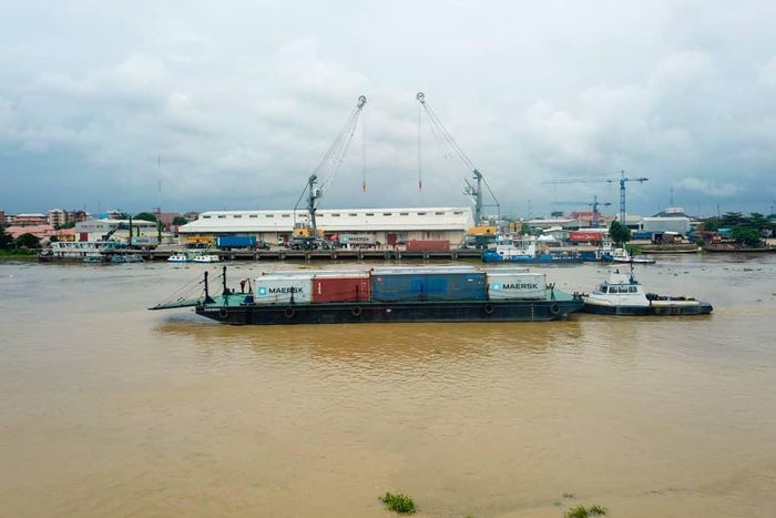 NIWA boss Muoghalu happy over containers arrival at Onitsha Port. [Twitter/@Champele]