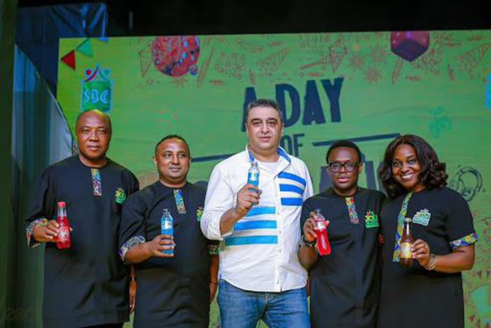 Drink, savour, celebrate! The new Hydr8 100 & D’Vybe are your next favourite drinks