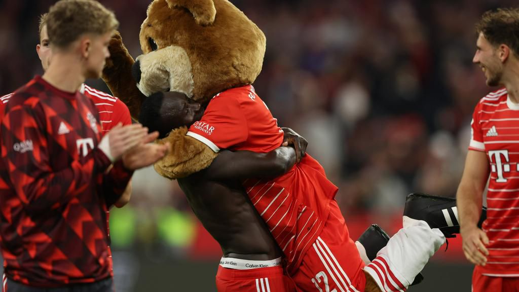 Sadio Mane inspires Bayern Munich to 5-0 win against Freiburg