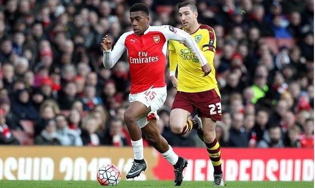 Alex Iwobi in action for Arsenal