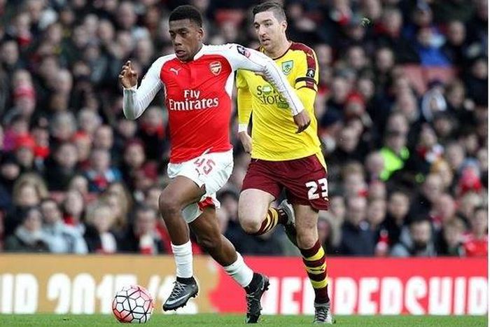 Alex Iwobi in action for Arsenal