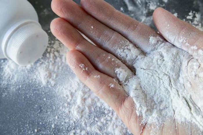 Why women rub powders on their necks during naming ceremonies