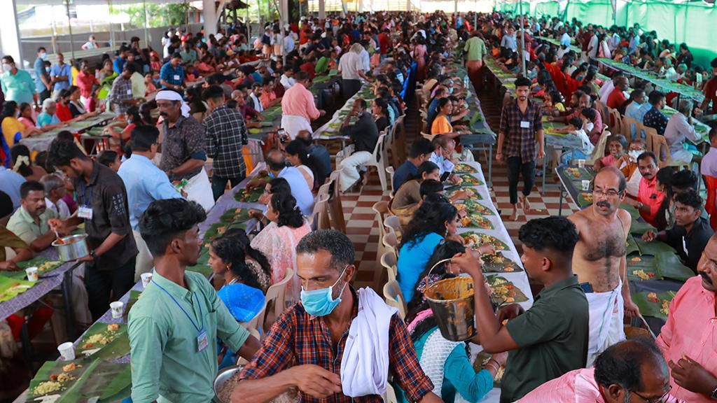 Crowd at the feast of festival [KeralaTourism]