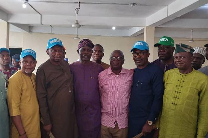 5 PDP grassroots leaders, supporters defect to APC in Ondo.