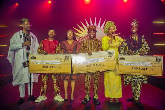 L-R: Seyi Awolowo, Show Host; Daniel Pipiro, 2nd Runner-up, Titilayo Odekunle, Brand Manager, Goldberg; Nosa Augustine, Winner; Kehinde Bankole, Show Host; and Raheed Apala, 1st Runner-up at the Ariya Omoluabi Finale on Sunday