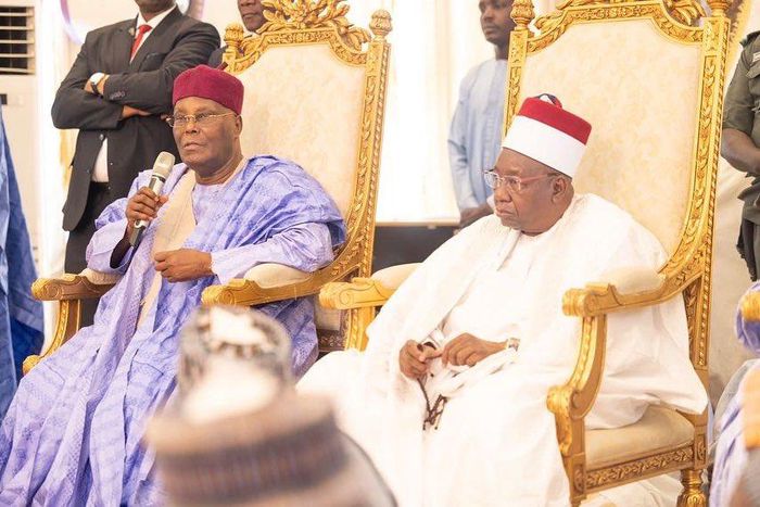 PDP Presidential candidate, Atiku Abubakar visits Shehu of Borno. [Twitter:Atiku]