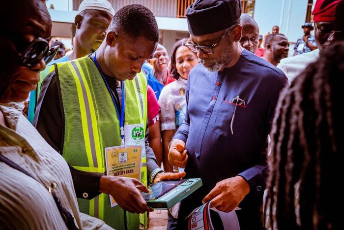 Femi Gbajabiamila. [Twitter:FemiGbajabiamila]