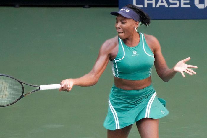 Venus Williams victorious in first singles match since 2021