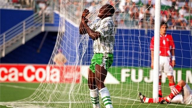 Rashidi Yekini celebrating Super Eagles first goal at the World Cup