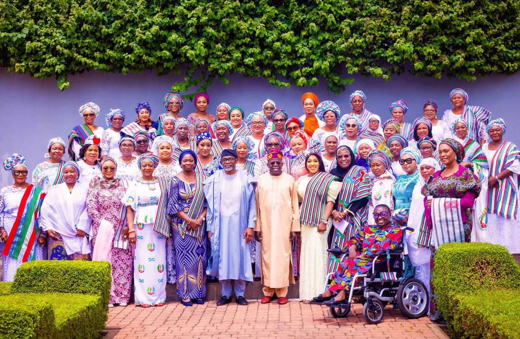President Bola Tinubu receives in audience the APC Women Leaders in the 36 States and FCT, led by the APC National Woman Leader, Dr. Betta Edu. [Presidency]