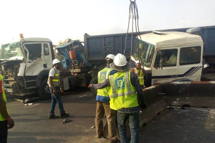 Trucks crash shuts down traffic on Lagos-Ibadan expressway...Crash scene (15/01/2020). [NAN]