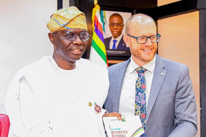 L-R: Gov. Babajide Sanwo-Olu of Lagos State and the United States Consul General in Lagos, Mr William Stevens during the handing over ceremony of the Lagos State Integrated Energy Resource Plan, at the Lagos House, Alausa, Ikeja, on Tuesday, Nov. 22, 2...
