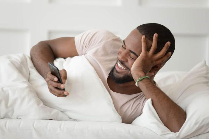 Here's why you should send a good morning text [shutterstock]
