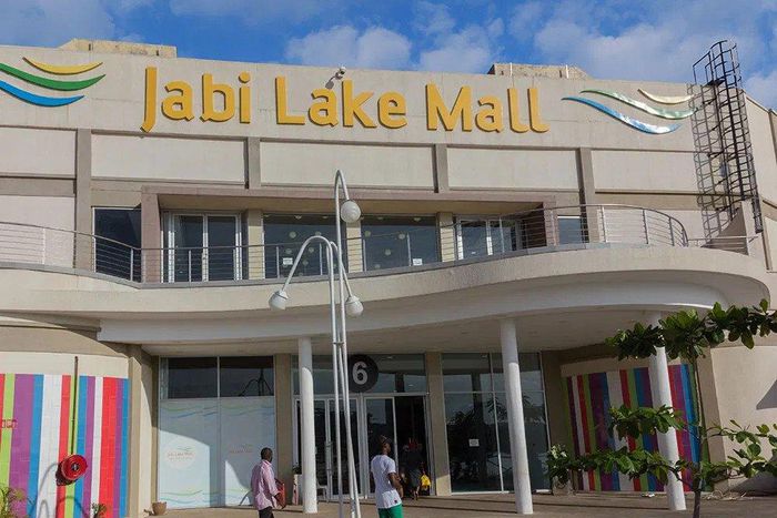 Jabi Lake Mall in Abuja shuts down over security threat (Punch)