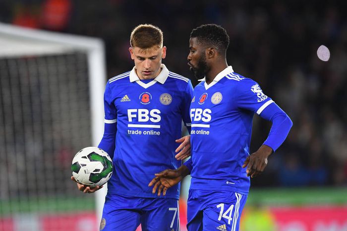 Iheanacho (L) discusses wth Harvey Barnes (R).