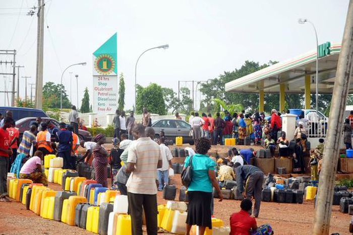 Nigerians queuing for fuel